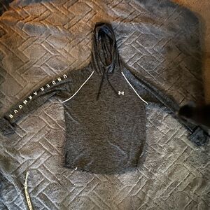 Under armour long sleeve hoodie🩶